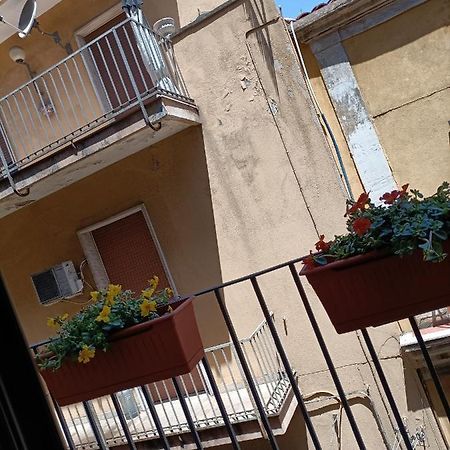 Residenza La Vecchia Cattedrale คาตาเนีย ภายนอก รูปภาพ
