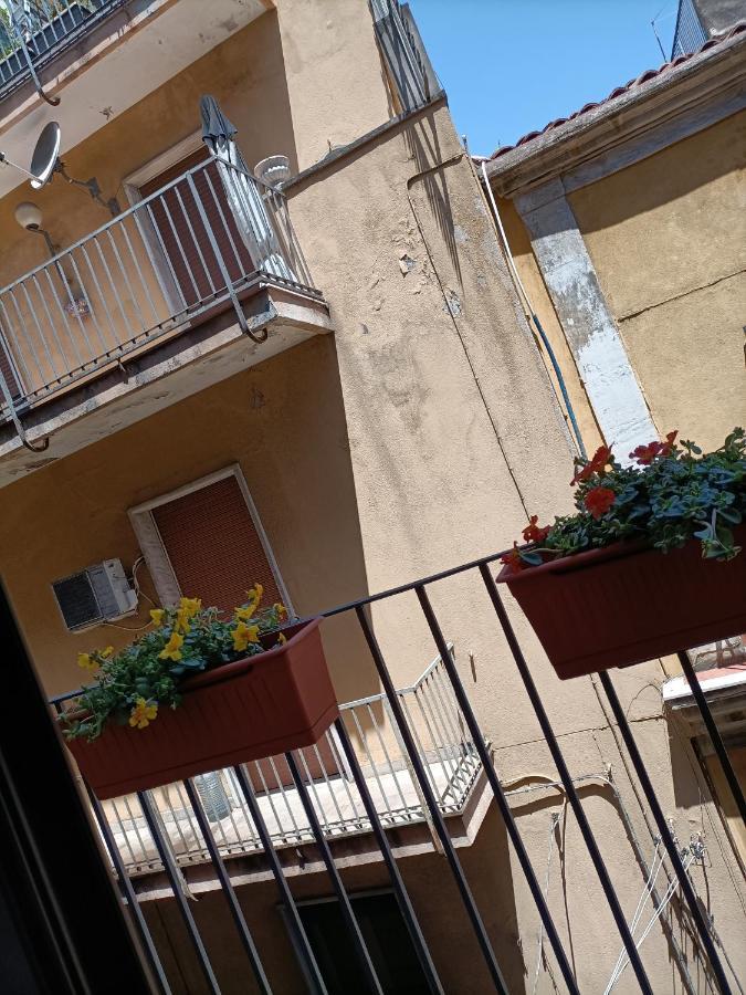 Residenza La Vecchia Cattedrale คาตาเนีย ภายนอก รูปภาพ