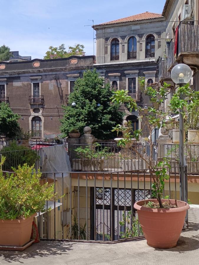 Residenza La Vecchia Cattedrale คาตาเนีย ภายนอก รูปภาพ