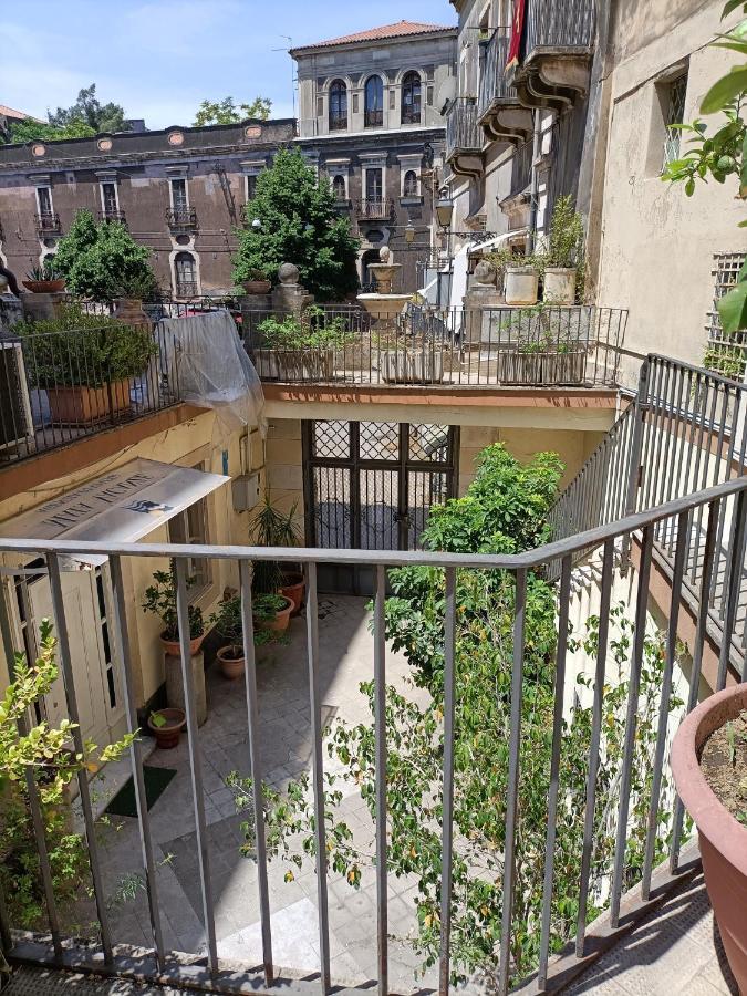 Residenza La Vecchia Cattedrale คาตาเนีย ภายนอก รูปภาพ