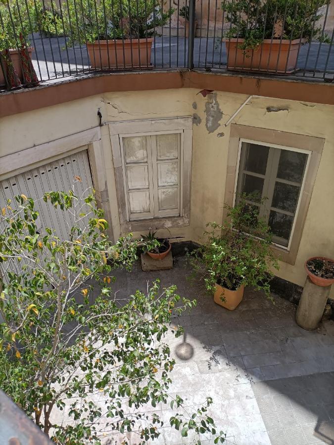 Residenza La Vecchia Cattedrale คาตาเนีย ภายนอก รูปภาพ